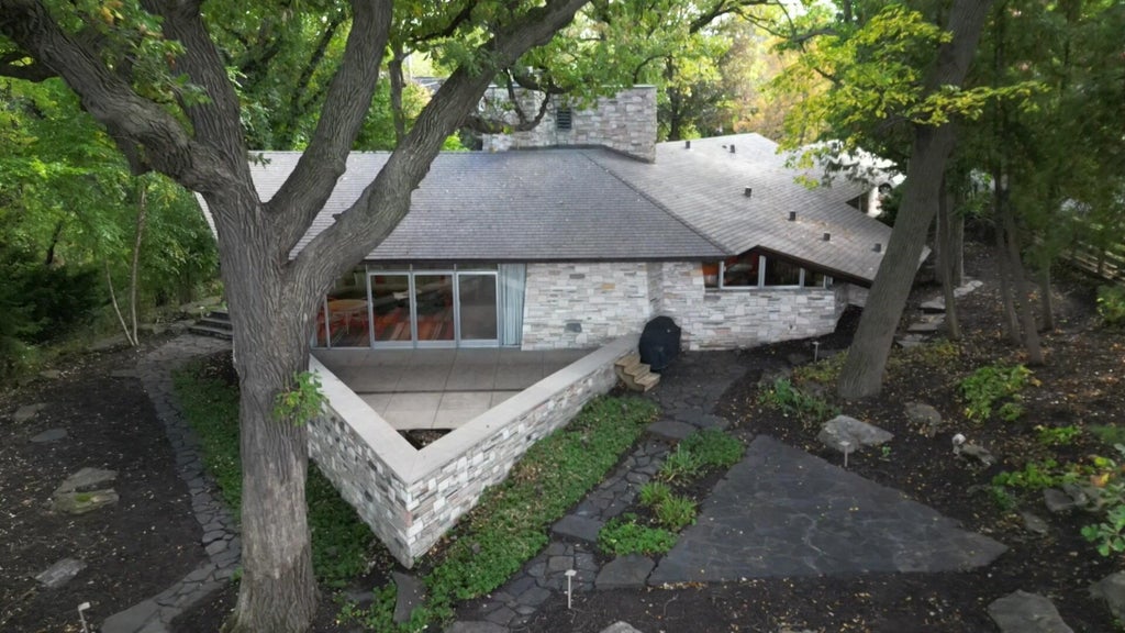 Home designed by iconic architect Frank Lloyd Wright now on the market — WCCO / CBS Minnesota, Shoreview Real Estate news