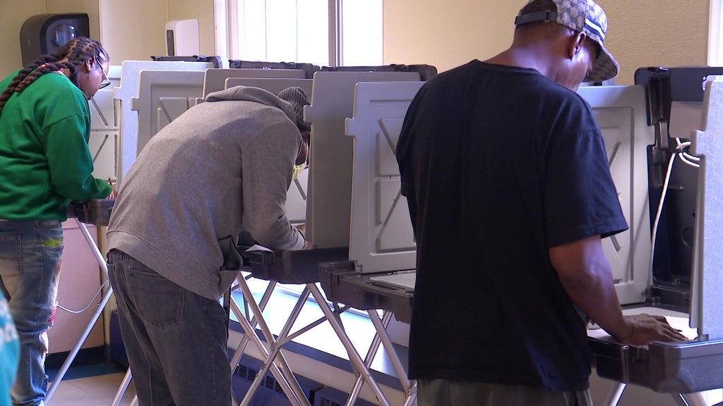 Catholic Charities helps Minnesota's unhoused vote ahead of midterms — WCCO / CBS Minnesota, Shoreview Sports news