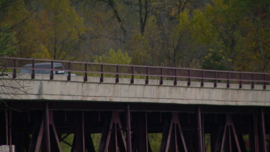 Businesses near Osceola brace as Highway 243 bridge set to close — WCCO / CBS Minnesota, Shoreview Business news