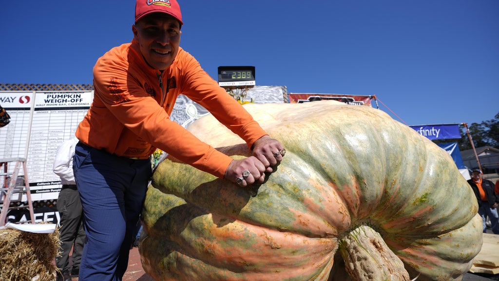 Anoka County pumpkin grower wins California title for 5th time in 7 years — WCCO / CBS Minnesota, Shoreview Arts news