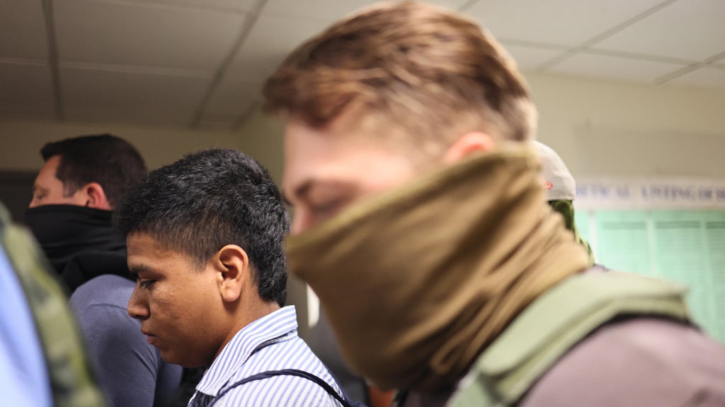 DOJ sues St. Paul and Portland, Oregon, over mask and ID requirements for federal officers — WCCO / CBS Minnesota, Shoreview Government news