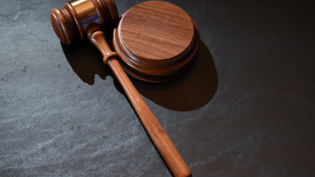 Man tried to pull woman out of her St. Paul apartment window, charges say — WCCO / CBS Minnesota, Shoreview Health news