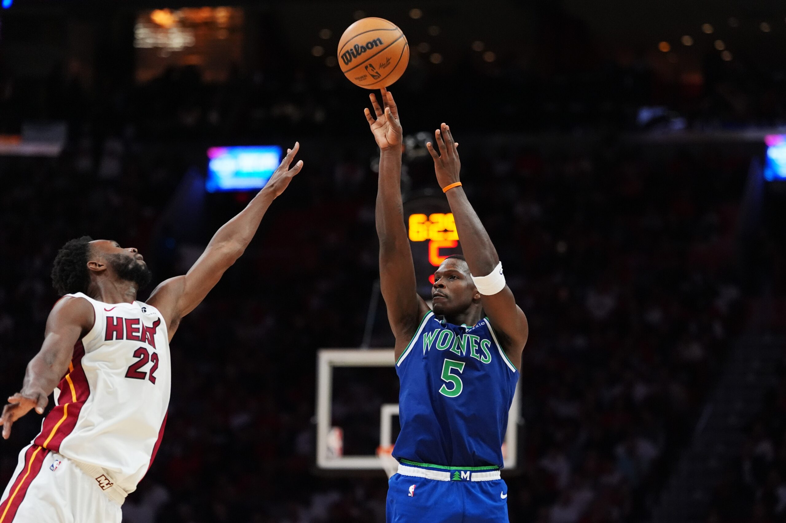 Anthony Edwards scores 45, Wolves roll past Heat 131-106 to spoil Giannis’ opener — KSTP 5, Shoreview Business news