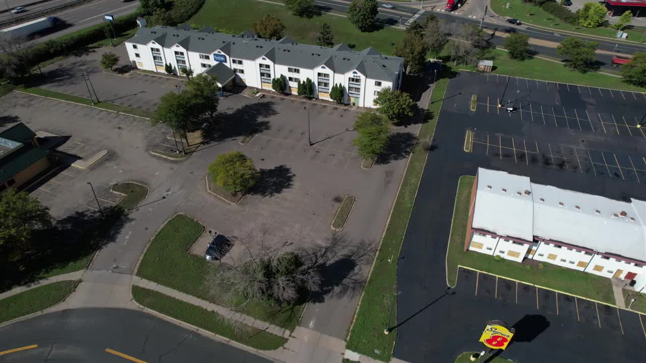 Brooklyn Center City Council unanimously revokes licenses for hotels subject of sex trafficking raid — FOX 9, Shoreview Health news