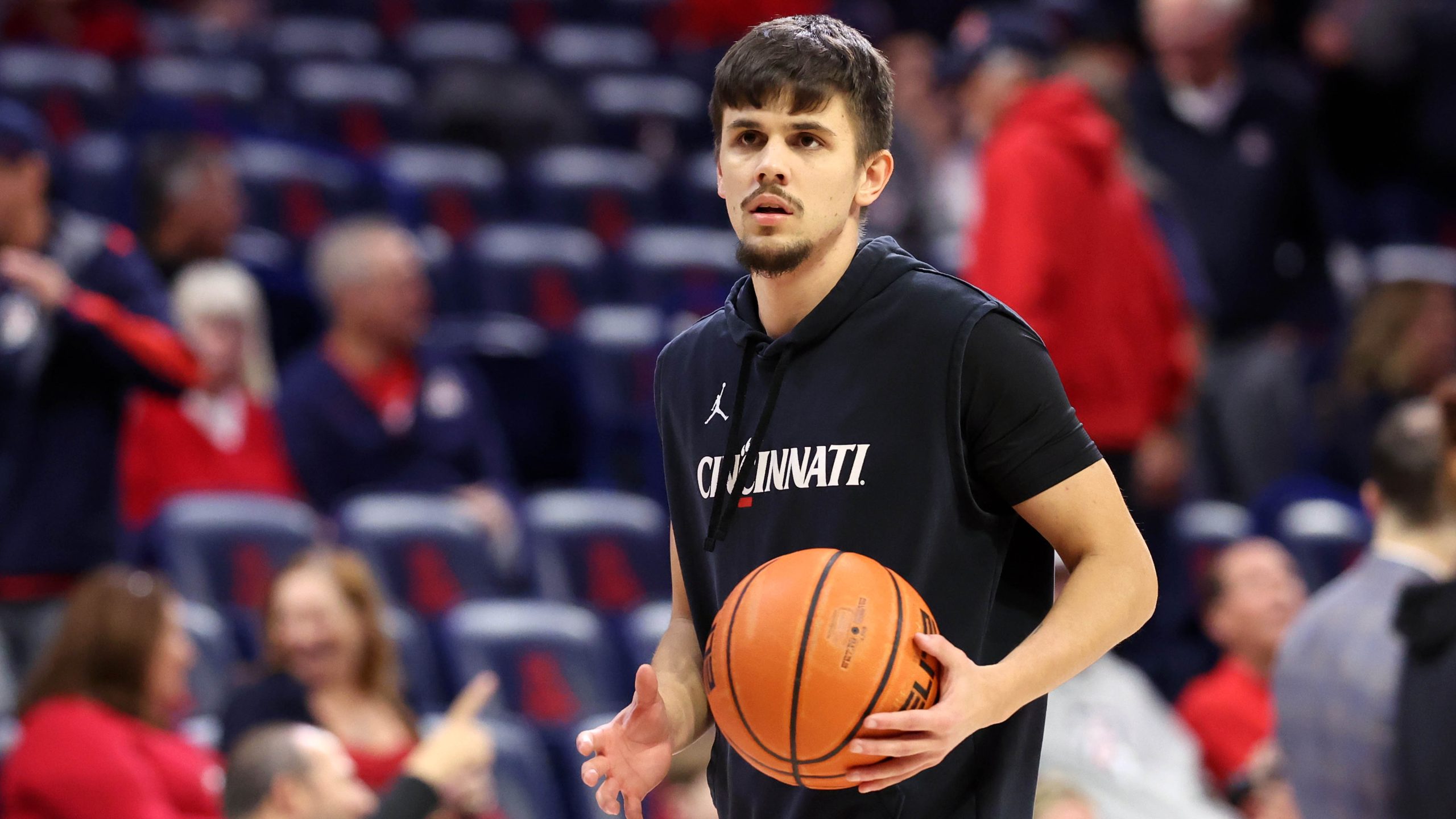 Former college basketball player Kerr Kriisa admits to $9,000 demand in fraud scheme — FOX 9