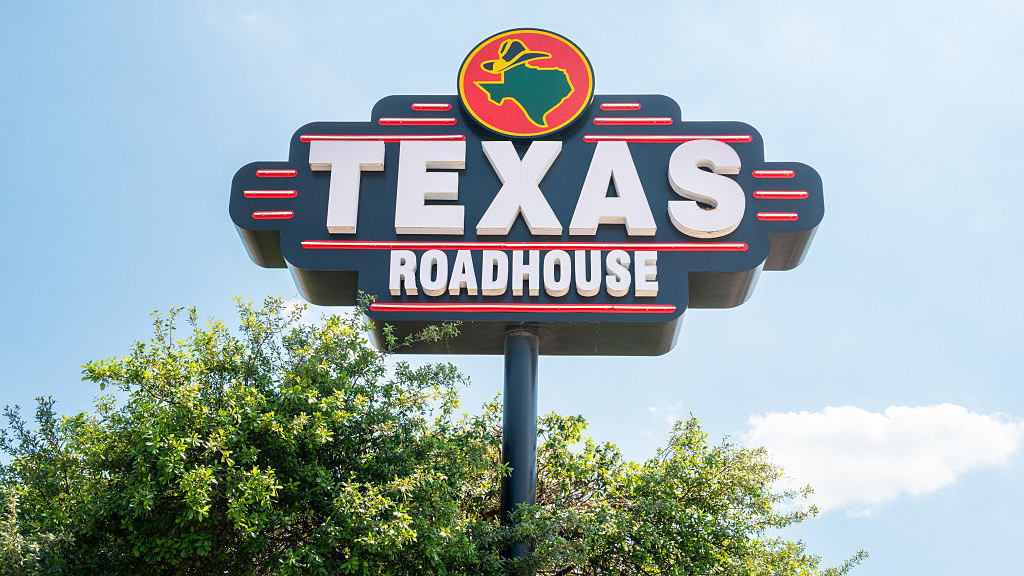 Man says Texas Roadhouse served him $20 steak instead of pricier filet multiple times — FOX 9